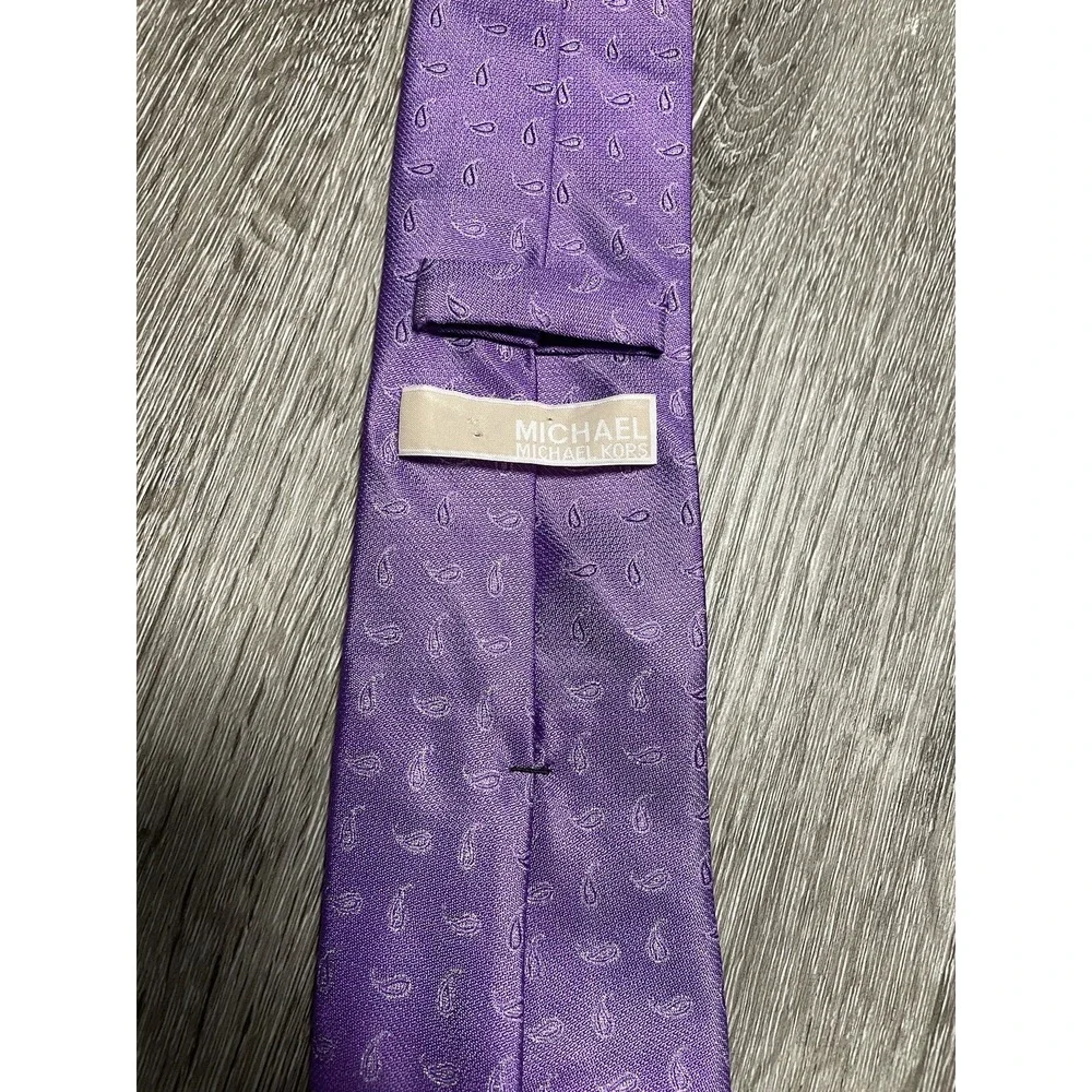 #J100  Mens Michael Kors Silk Tie Purple
